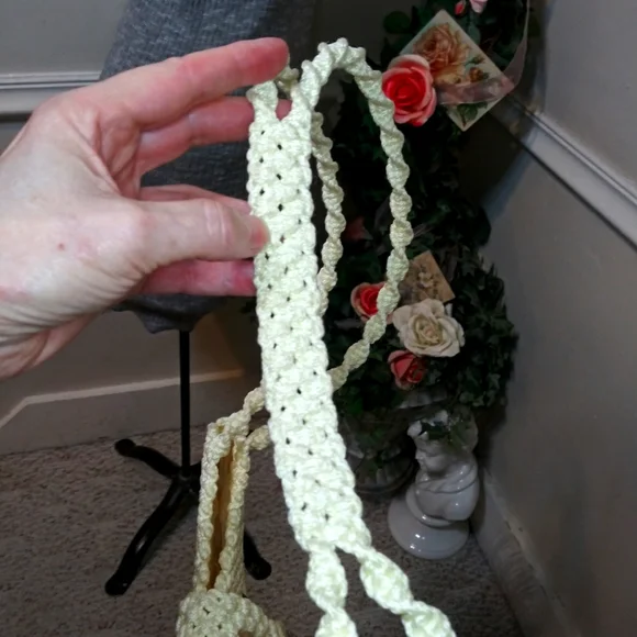 Vintage Boho Cream Macrame Shoulder Bag With Wood Bead Trim & Convertible Strap - Picture 12 of 15